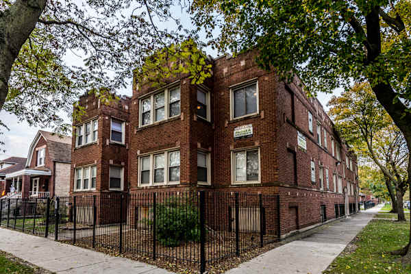 5800-04 S Artesian Ave property